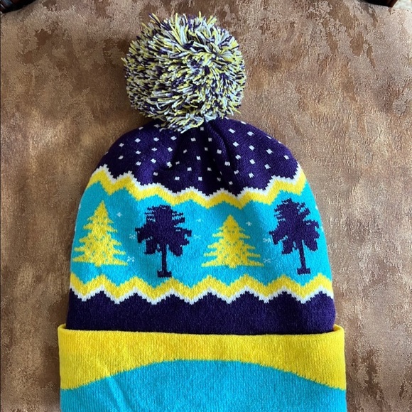 Like new 💜💛💙 adult Unisex Knit fleece lined beanie pom-pom hat - Picture 6 of 9